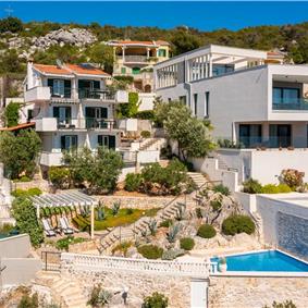 6 Bedroom Waterfront Villa with Pool in Uvala Ljubljeva near Trogir, Sleeps 12-13